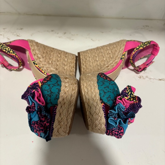 Gianni Bini Bold Color Pink and Blue Heels with Floral Accents 6.5 - Picture 2 of 11